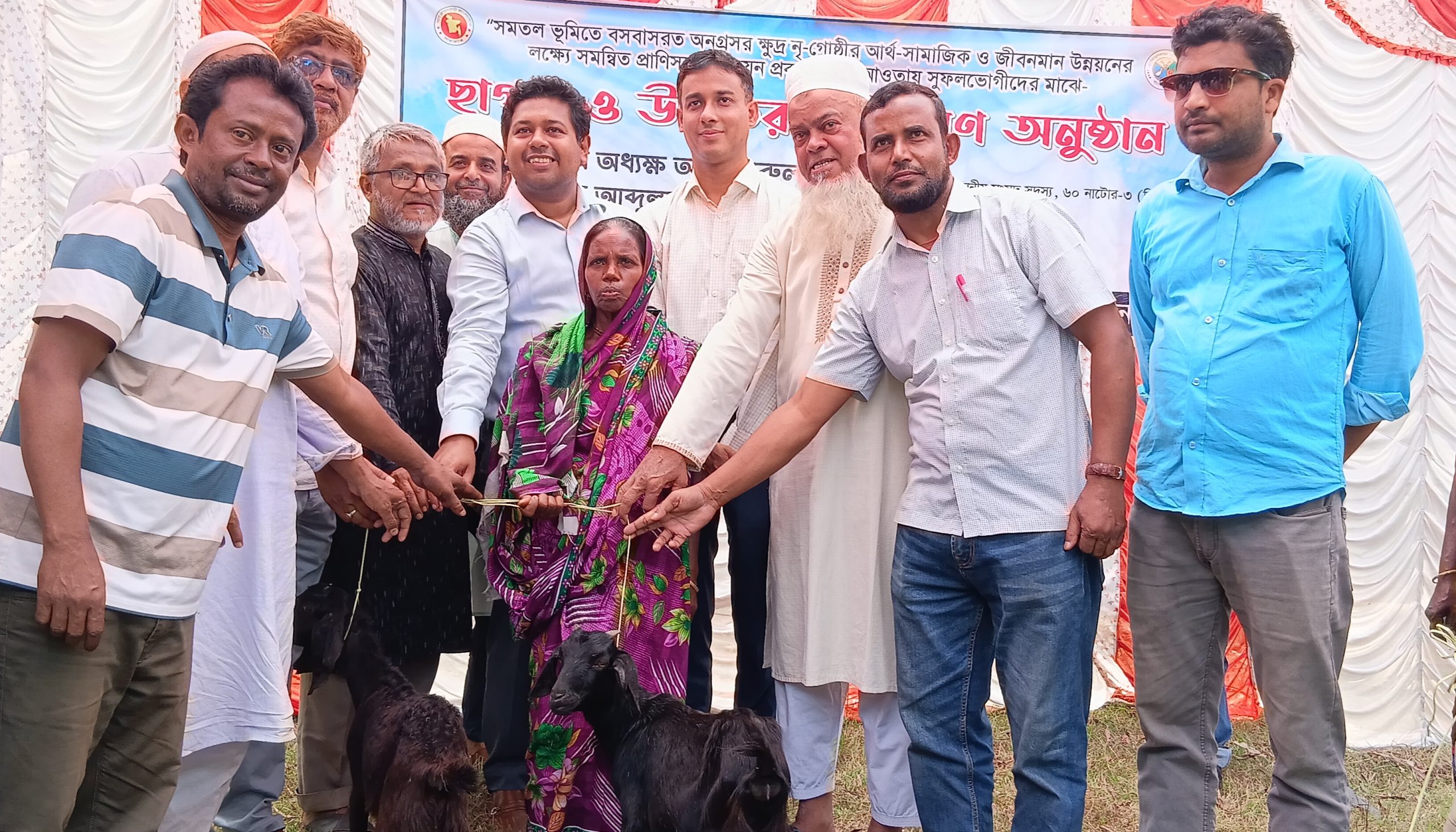 সিংড়ায় ১০০ টি ক্ষুদ্র নৃগোষ্ঠী পরিবার পেলো দু’টি করে ছাগল ও উপকরণ