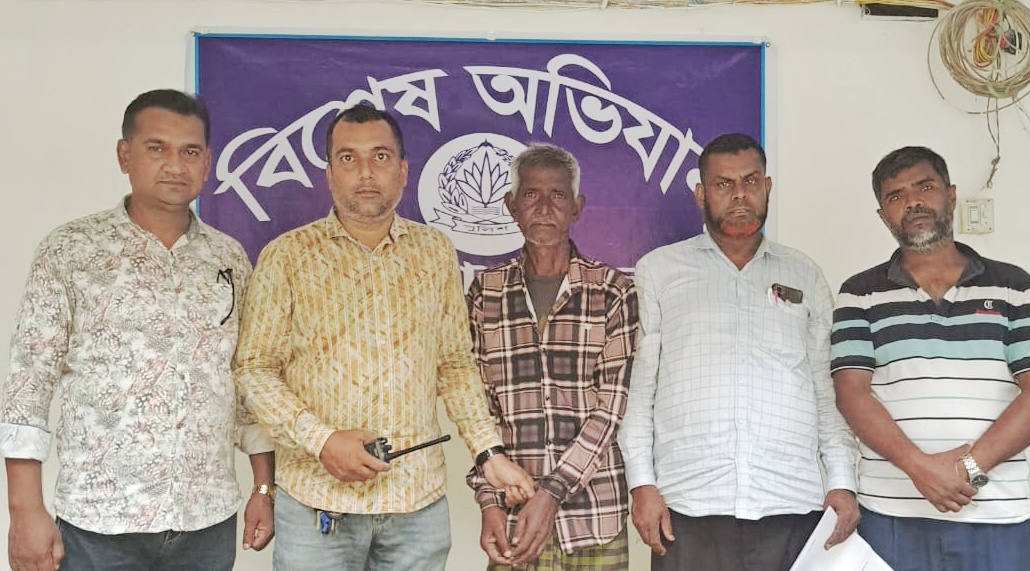 নওগাঁর মান্দায় পুলিশের মাদকবিরোধী অভিযান, আটক ১