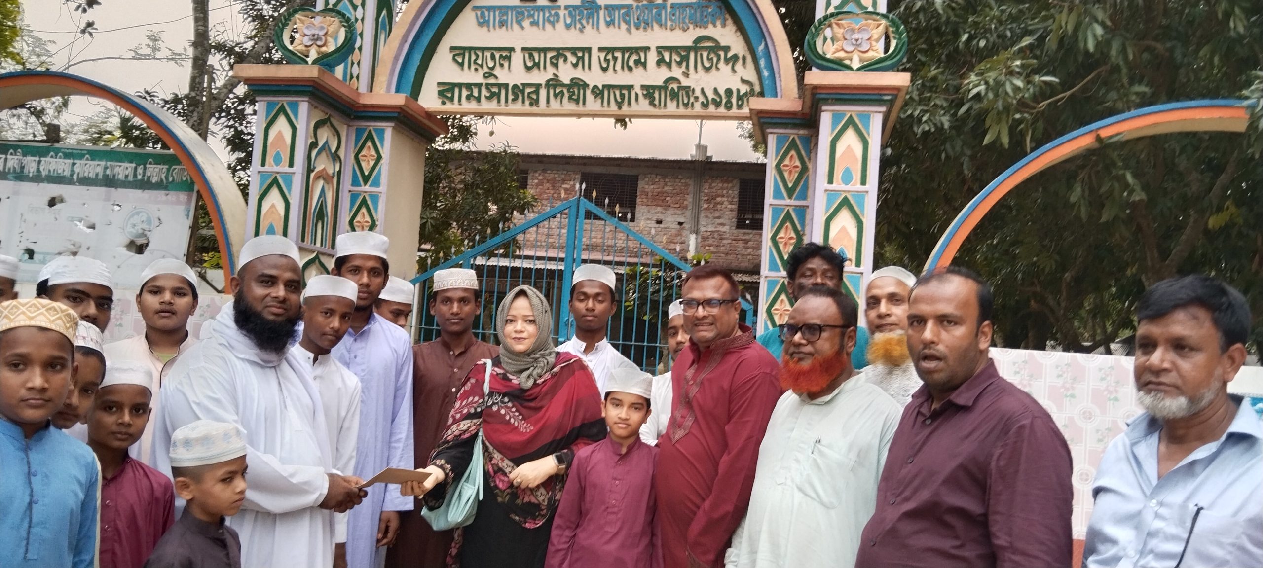 প্রথম বেতনের টাকা মাদ্রাসা ও এতিমখানায় বিতরণ করলেন এমপি সৈয়দ জাহাঙ্গীর আলম