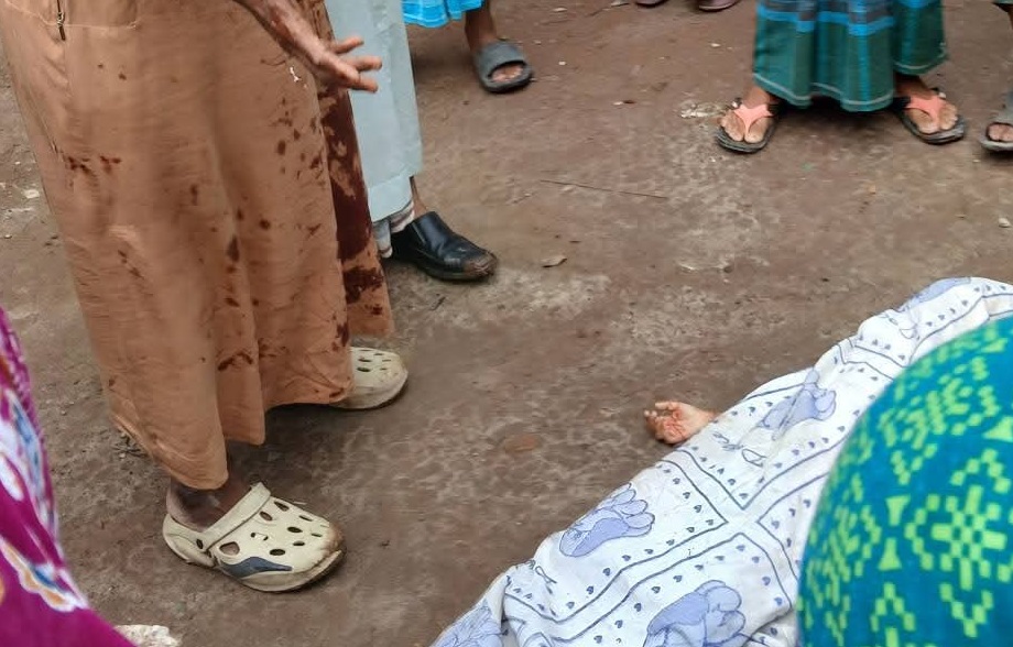 কুমিল্লায় বাবার মোটরসাইকেল থেকে ছিঁটকে পড়ে মাদরাসা ছাত্রের মৃত্যু