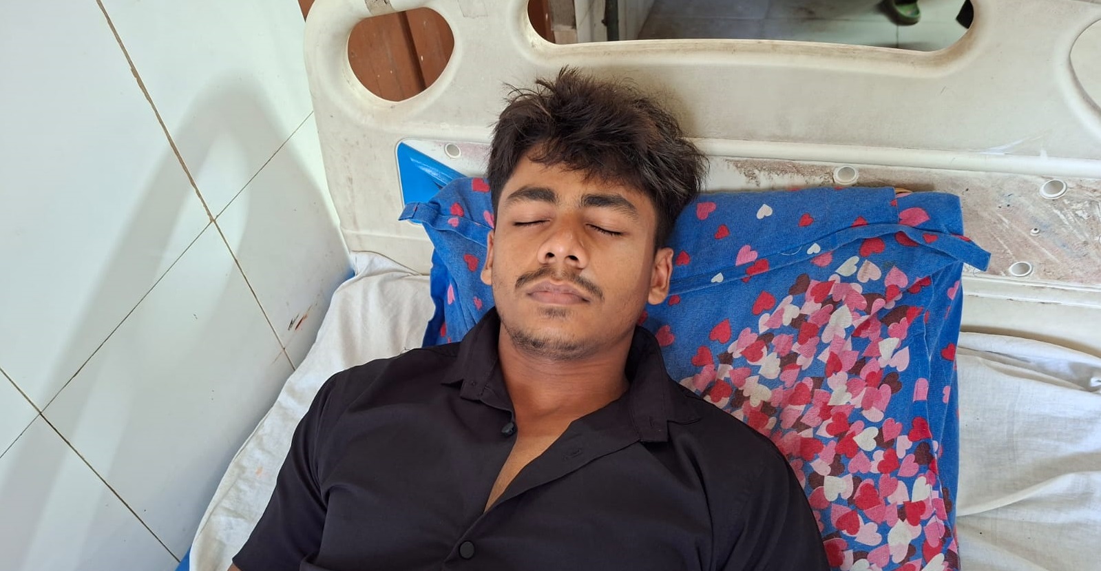 আগৈলঝাড়ায় কিশোর গ্যাংয়ের হামলায় স্কুল ছাত্র আহত