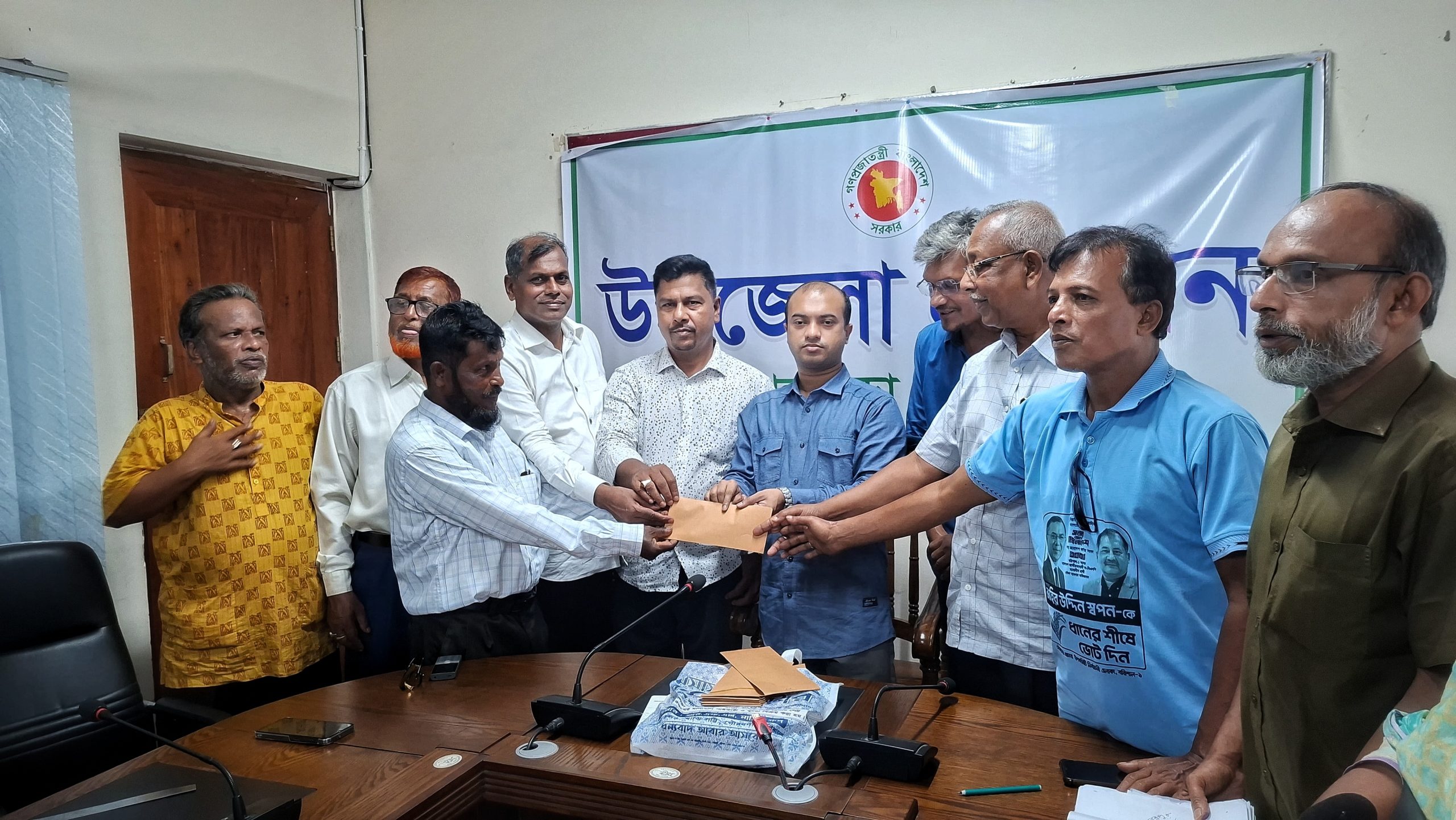 প্রধানমন্ত্রীর ঈদ উপহার পেল আগৈলঝাড়ার ৯০ অসহায় পরিবার