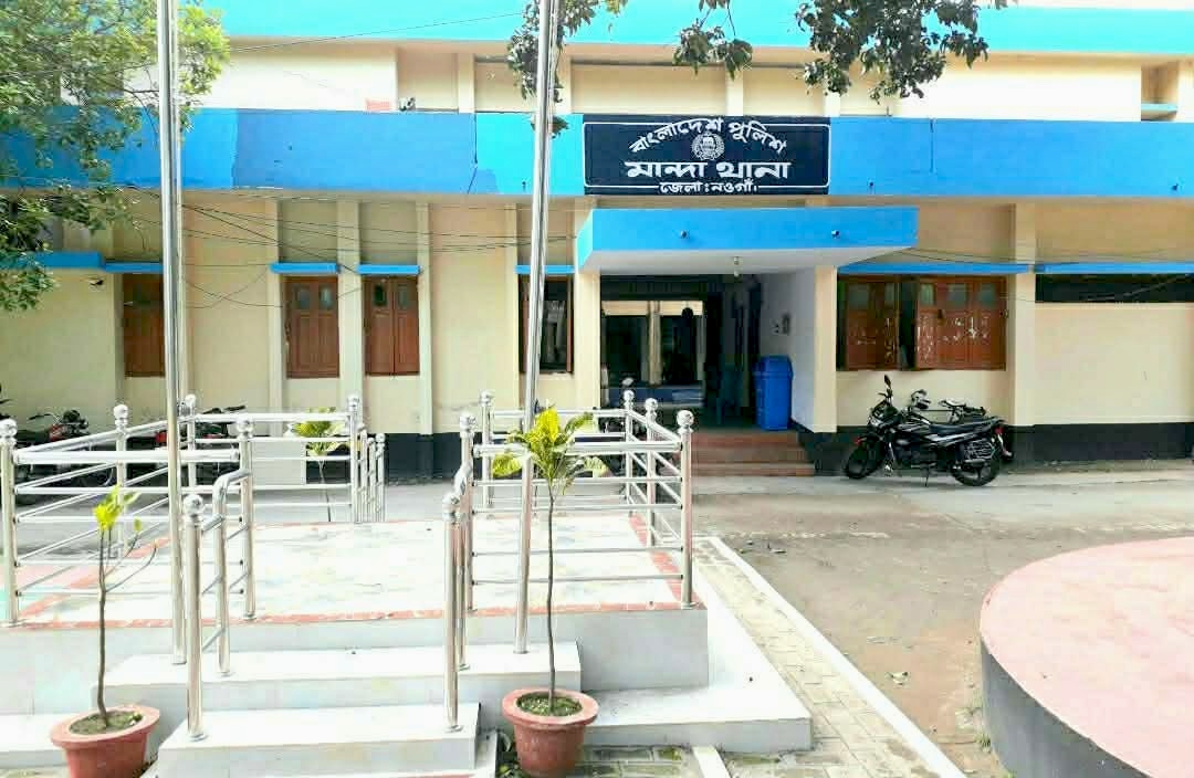 মান্দায় তিন দোকানে দুর্ধর্ষ চুরি ব্যবসায়ীদের মাঝে আতঙ্ক