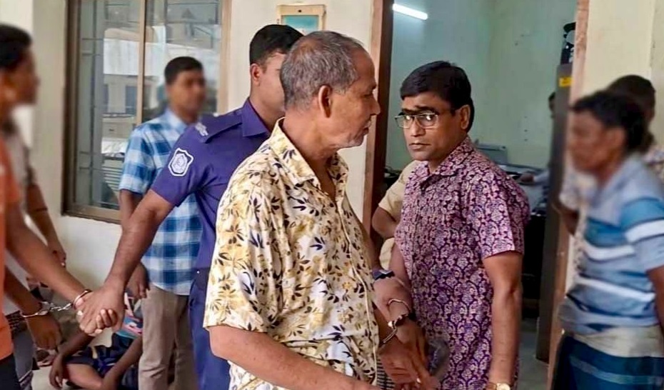 নওগাঁর মান্দায় ভুয়া দলিল করে জমি খারিজের অভিযোগে দলিল লেখক ও শিক্ষক কারাগারে