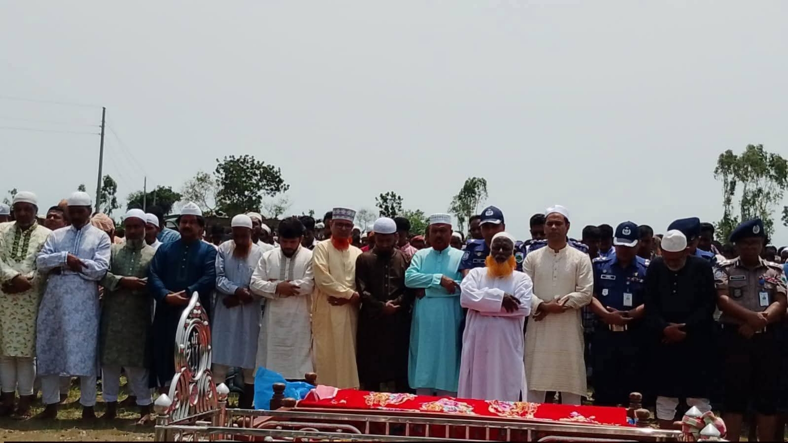 টাঙ্গাইলের সেই ৯ যুবকের শেষ যাত্রা স্তব্ধ গ্রাম, বাতাসে ভাসছে স্বজনদের বুকফাটা আর্তনাদ