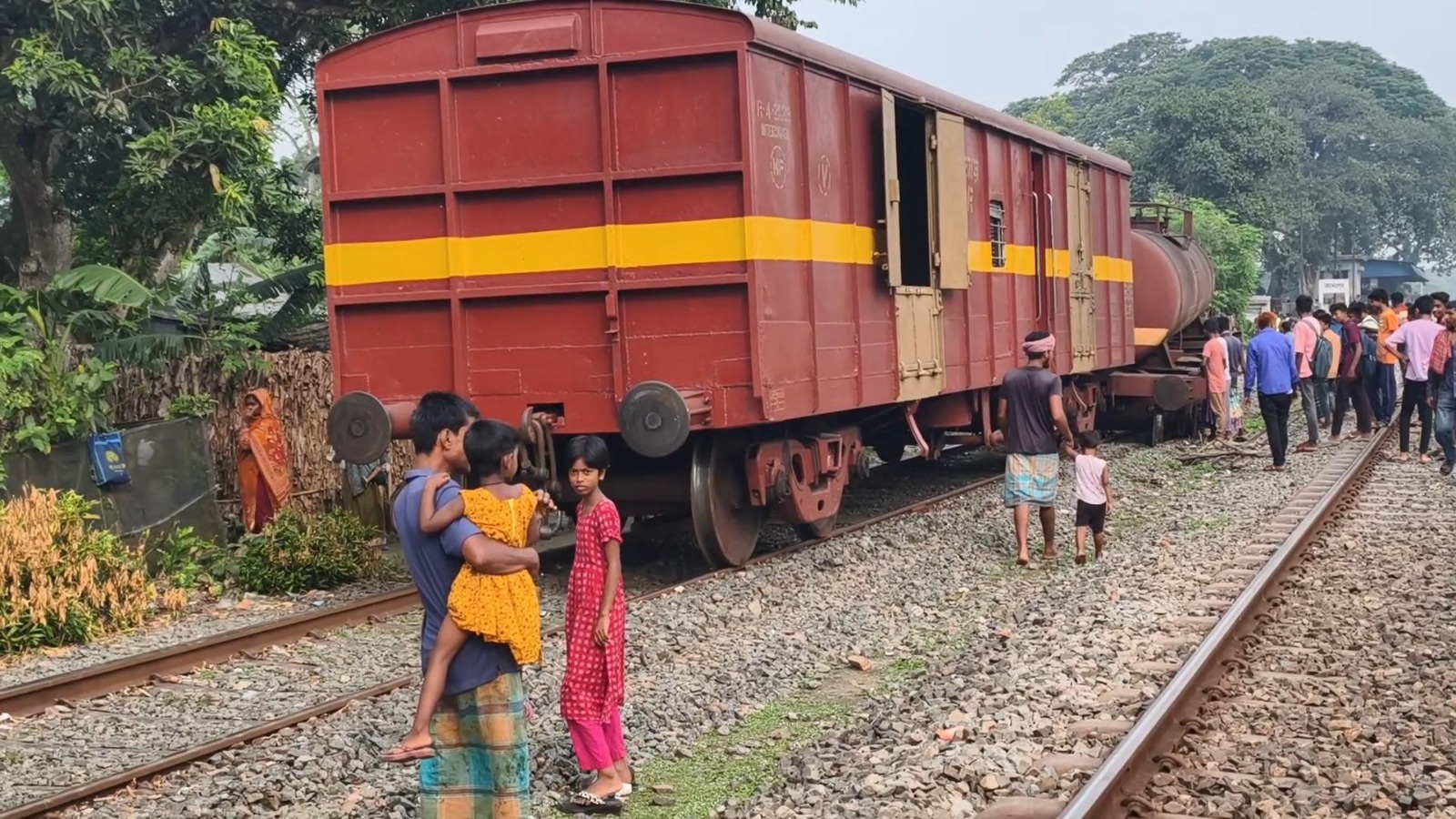 ঝিনাইদহের সাফদারপুরে মালবাহী ট্রেনের বগি লাইনচ্যুত, ৪ ঘন্টা পর রেল চলাচল শুরু