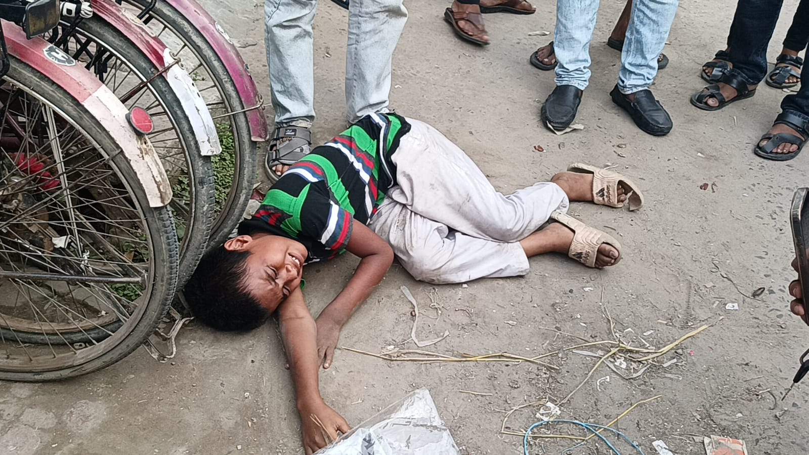 প্রতারনার শিকার হয়ে কালীগঞ্জে এসে ইজিবাইক হারালো সিয়াম