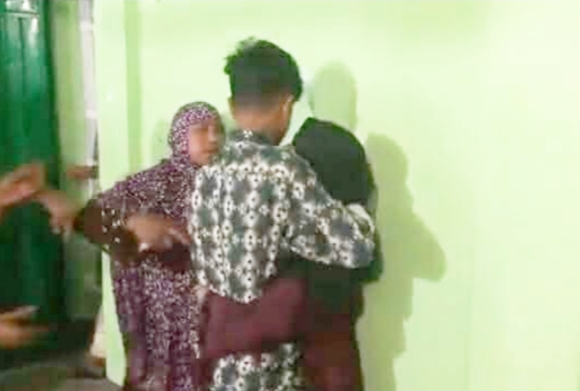 ভালোবাসার বিচ্ছেদ মানতে নারাজ প্রেমিক যুগল, ভিডিও ভাইরাল