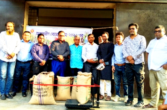 উলিপুরে খাদ্যগুদামে অভ্যন্তরীণ বোরো সংগ্রহ কার্যক্রমের উদ্বোধন