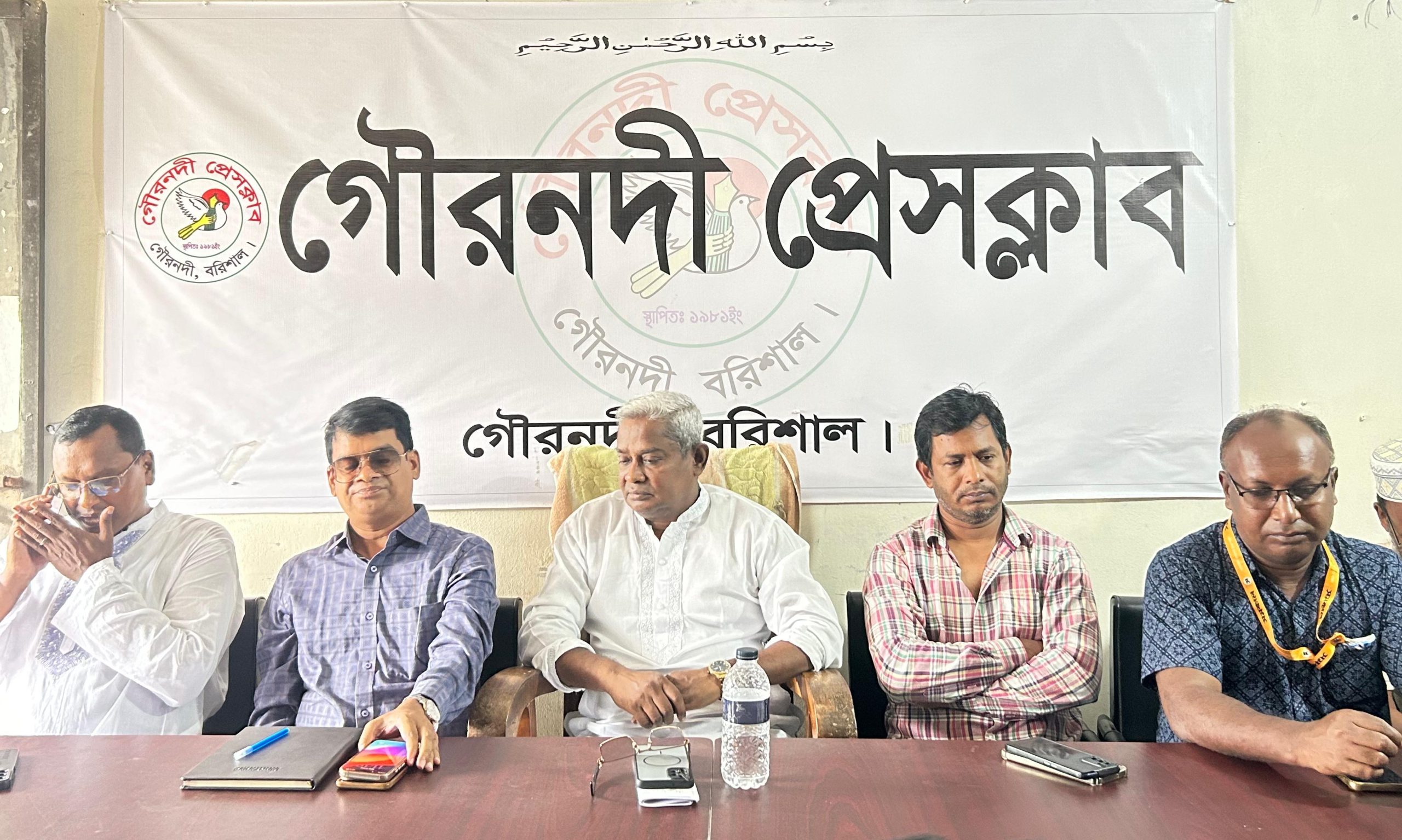 গৌরনদী প্রেসক্লাবের সদস্যদের সাথে পল্লী বিদ্যুতের ডিজিএম’র মতবিনিময় সভা