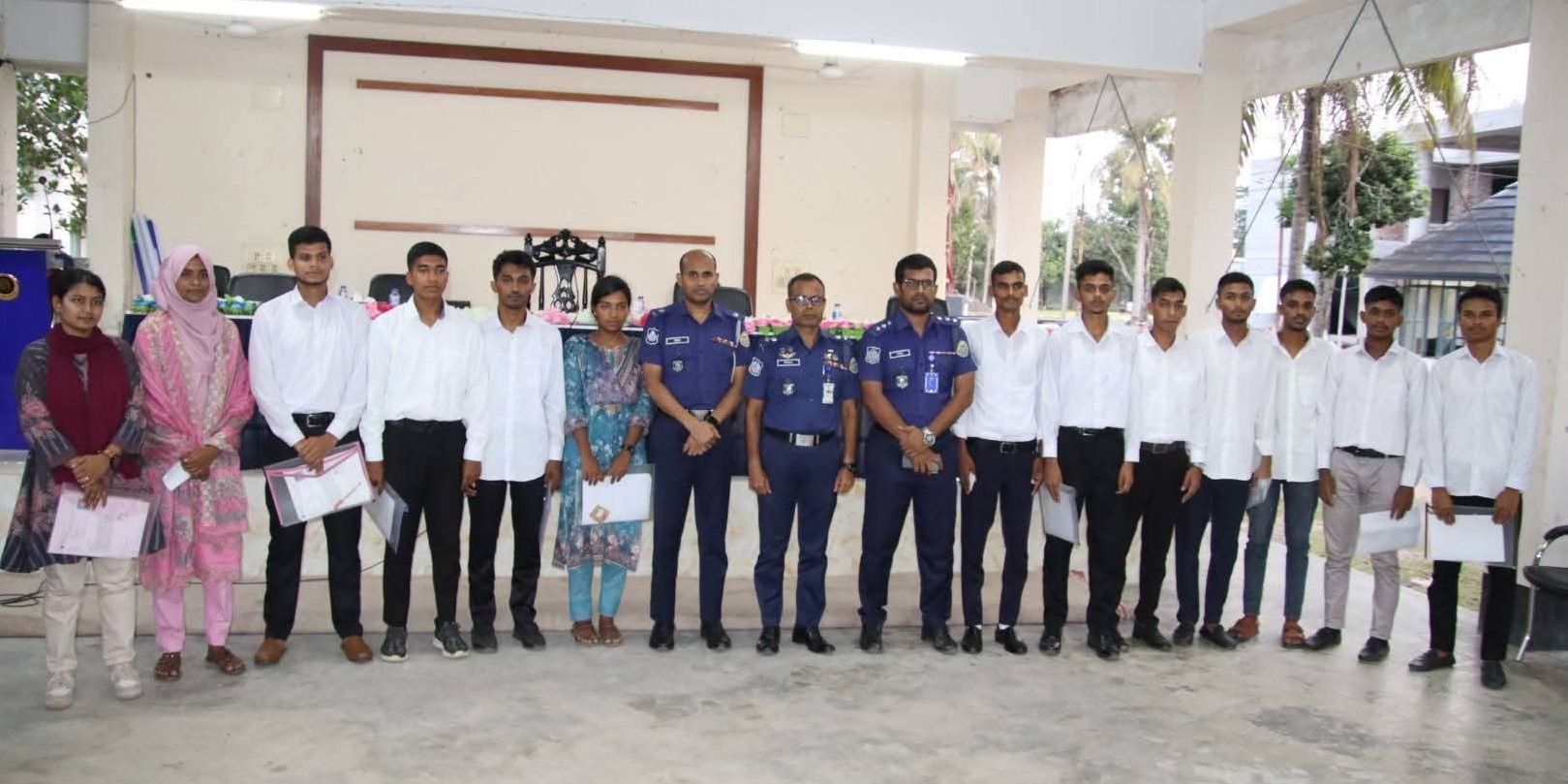 ঝালকাঠিতে স্বচ্ছ প্রক্রিয়ায় ১৩ তরুণ-তরুণী পুলিশে নিয়োগ পাচ্ছে