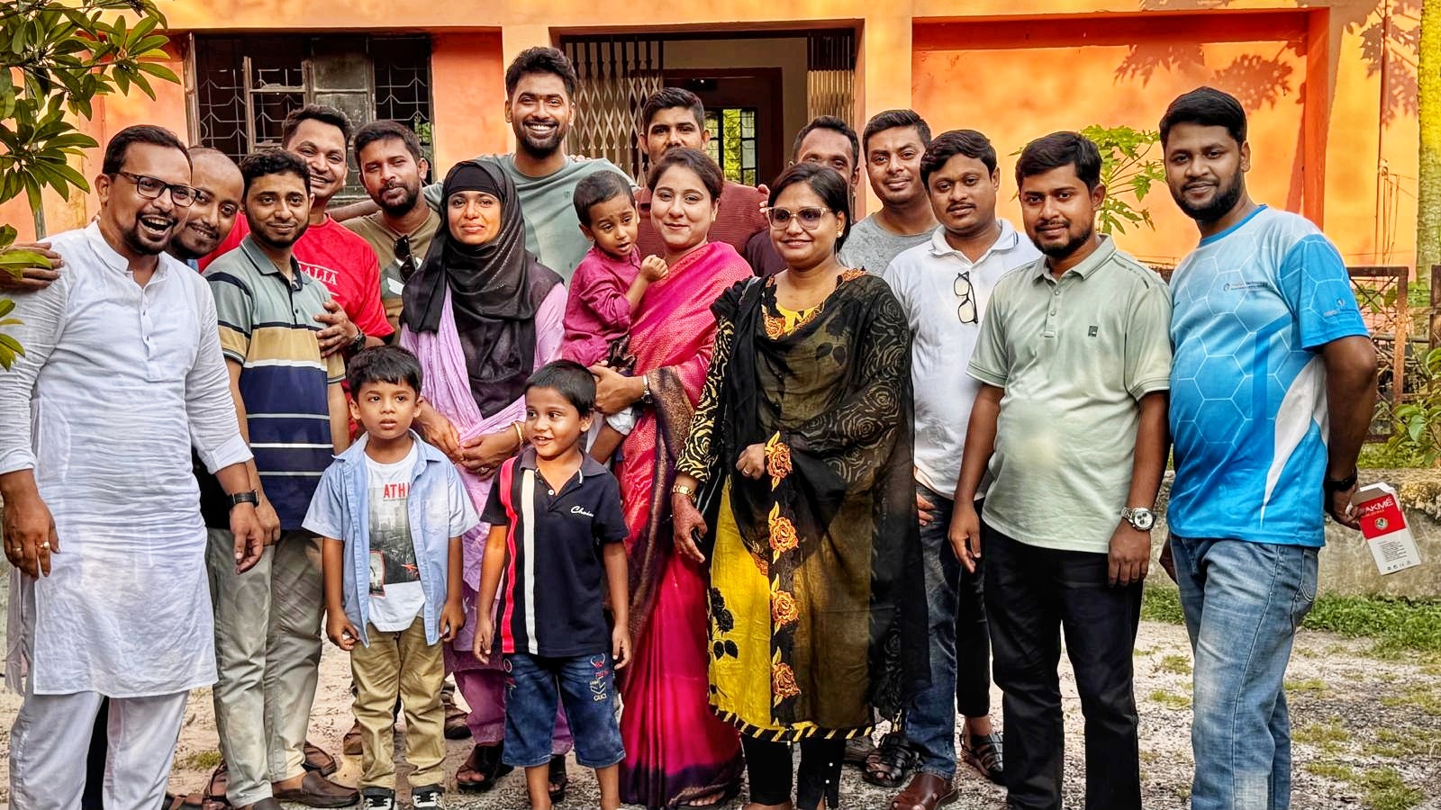 ঈদ পুনর্মিলনী অনুষ্ঠানে আগৈলঝাড়ার গৈলা মডেল স্কুলের ২০০৯ ব্যাচের ব্যতিক্রমী আয়োজন