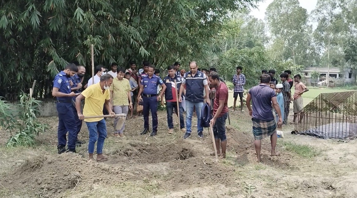 ধামরাইয়ে গৃহবধূ রূপার মৃত্যুতে নতুন মোড়, কবর থেকে মরদেহ উত্তোলন