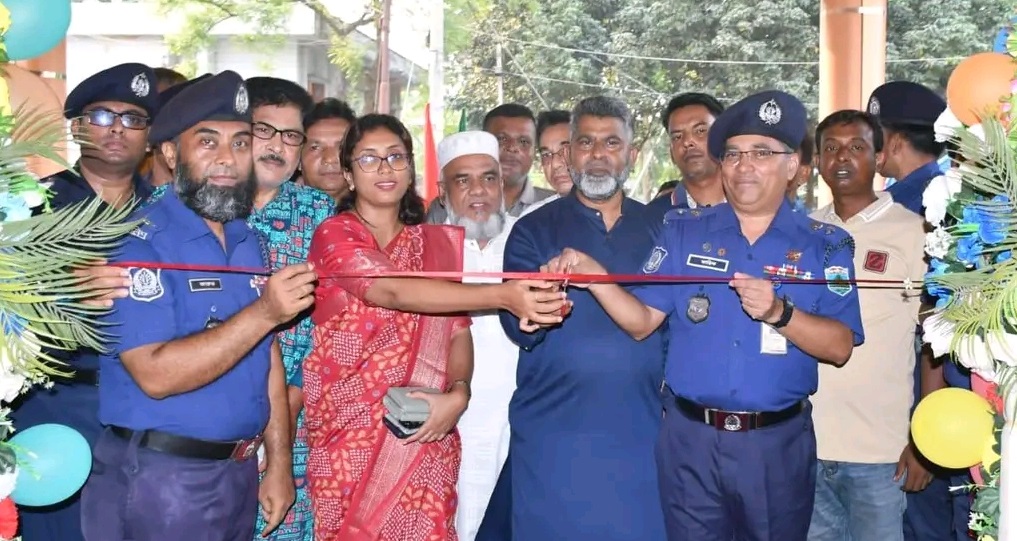 নওগাঁর মহাদেবপুর থানার নতুন ভবন উদ্বোধন উপলক্ষে কমিউনিটি পুলিশিং মতবিনিময় সভা অনুষ্ঠিত