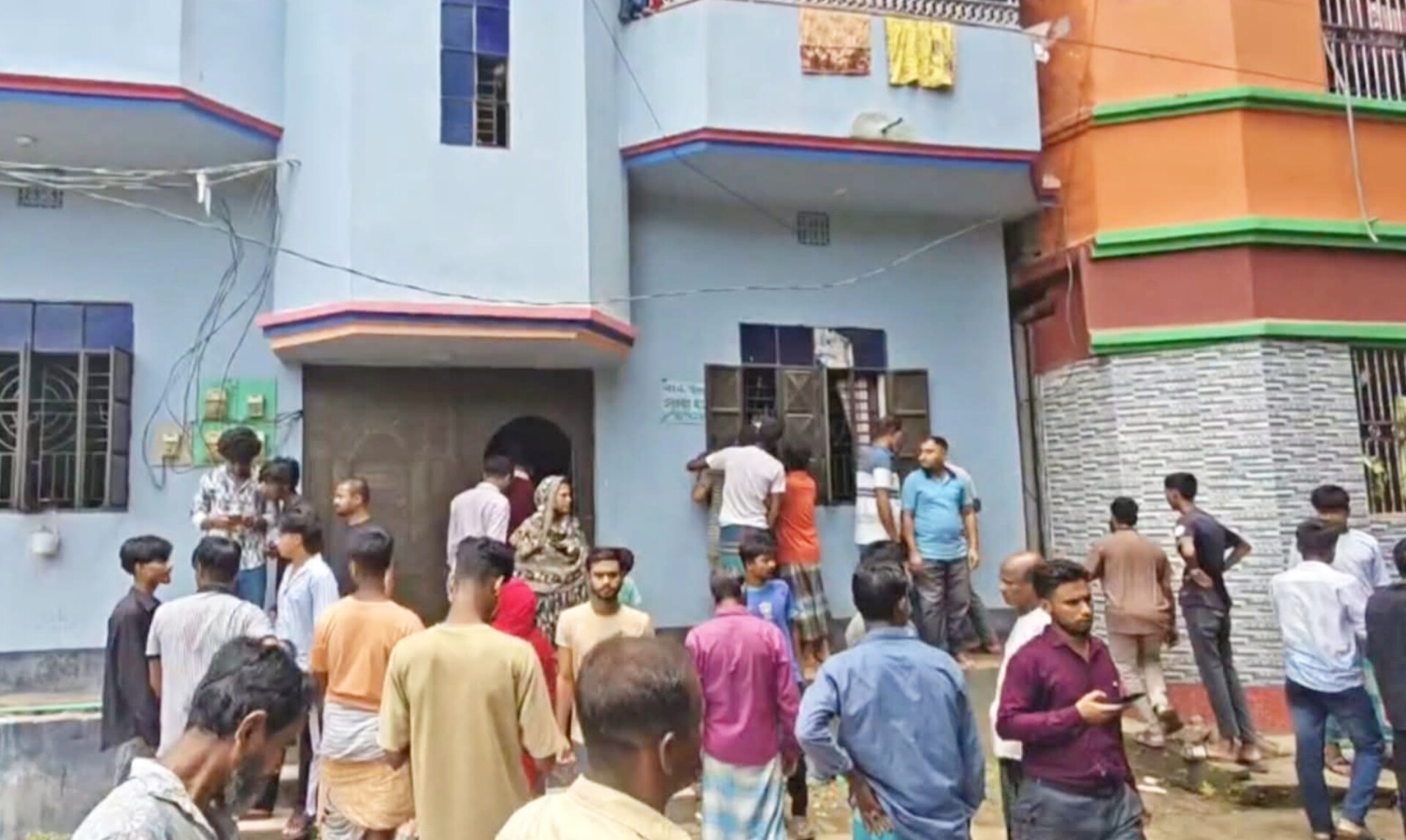 রায়পুরে ভাড়া বাসায় ট্রিপল মার্ডার, কারণ নিয়ে ধোঁয়াশা