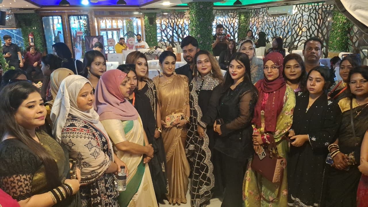 গাজীপুর কোনাবাড়িতে দেশ-বিদেশের মেকআপ আর্টিস্টদের অংশগ্রহণ দিনব্যাপী প্রশিক্ষণ