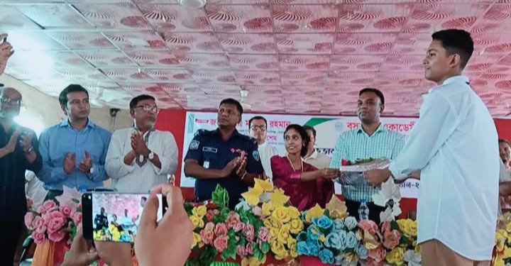 কোম্পানীগঞ্জে বসুরহাট একাডেমির জাঁকজমকপূর্ণ বার্ষিক পুরস্কার বিতরণী ও অভিভাবক সমাবেশ
