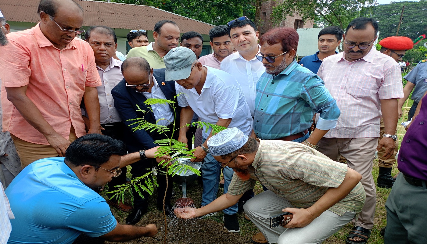 ইসলামী বিশ্ববিদ্যালয়ে ‘বৃক্ষরোপণ’ ও ‘ক্লিন ক্যাম্পাস’ কর্মসূচির উদ্বোধন