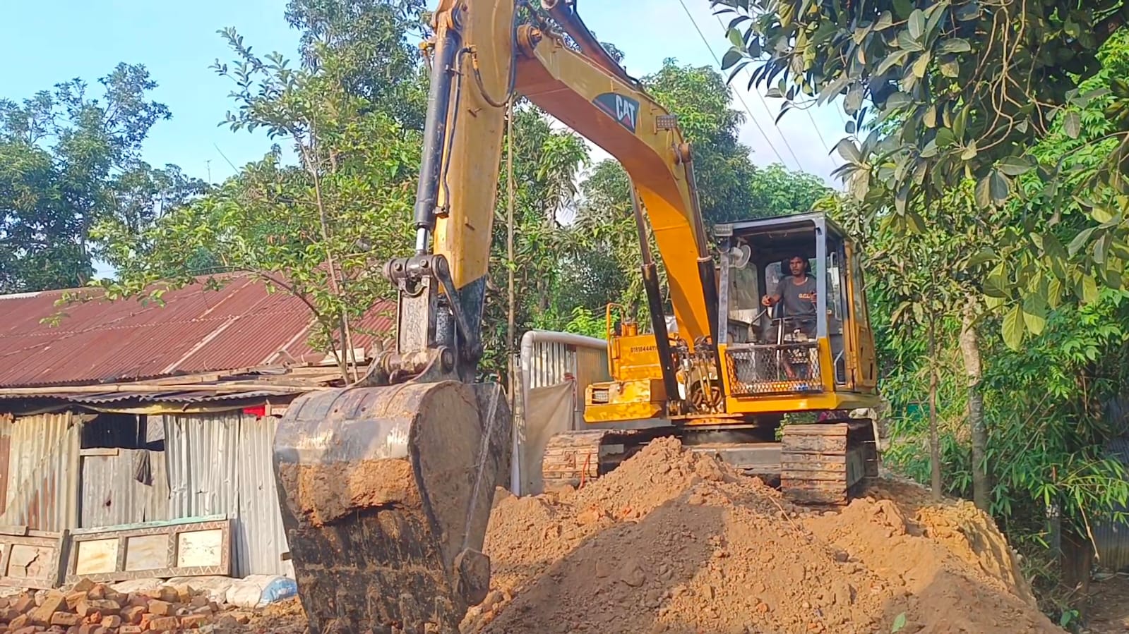 মীরসরাইয়ে পাহাড় কেটে মাটি বিক্রি হরিলুট, সিন্ডিকেট ফের সক্রিয়