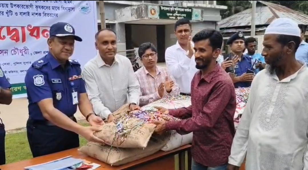 কলাপাড়ায় ৭ হাজার কৃষকের মাঝে চারা, বীজ ও সার বিতরণ কার্যক্রমের উদ্বোধন