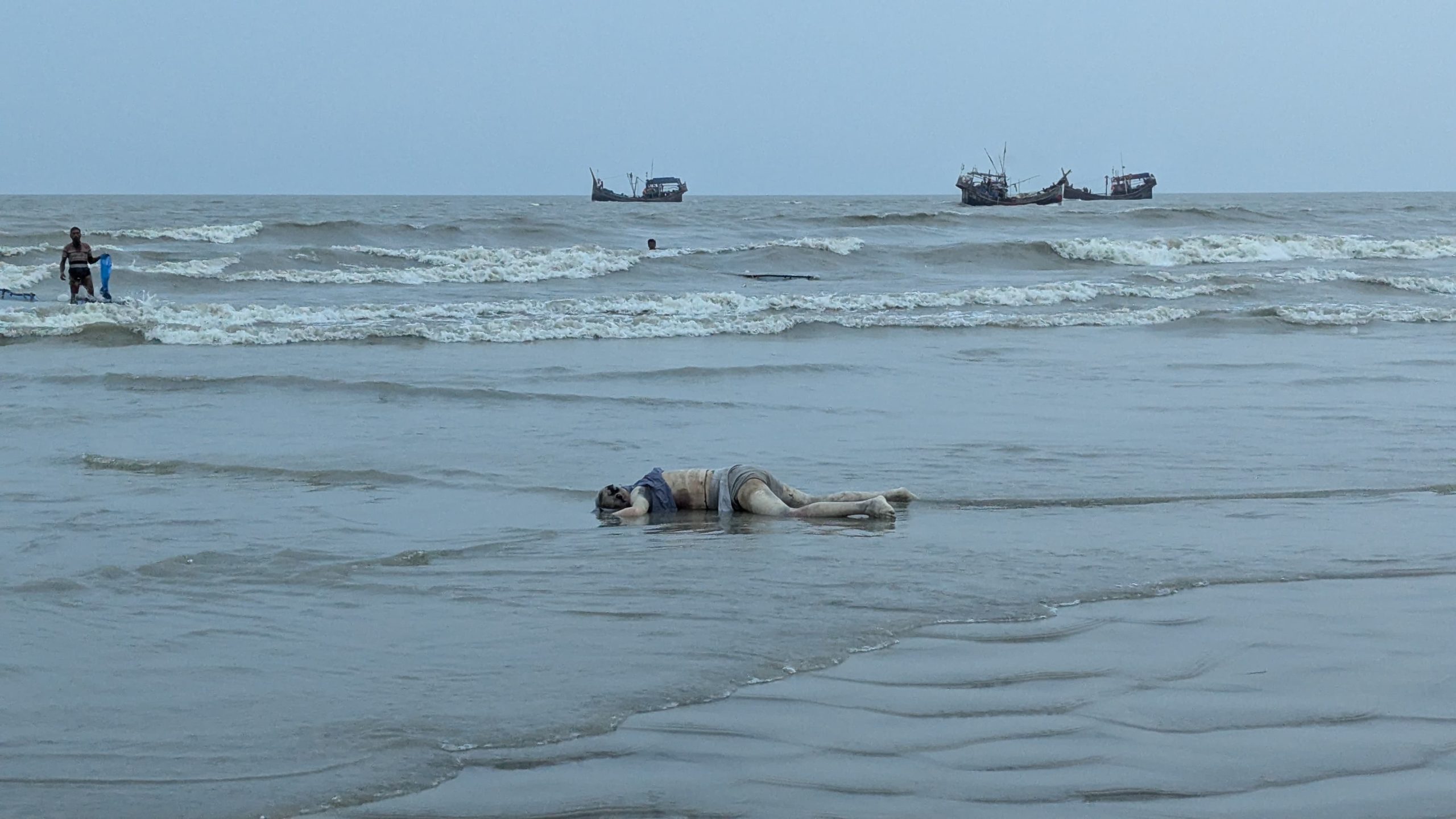 কুয়াকাটায় নিখোঁজের দুইদিন পর সমুদ্রে ভাসমান অবস্থায় জেলের মরদেহ উদ্ধার