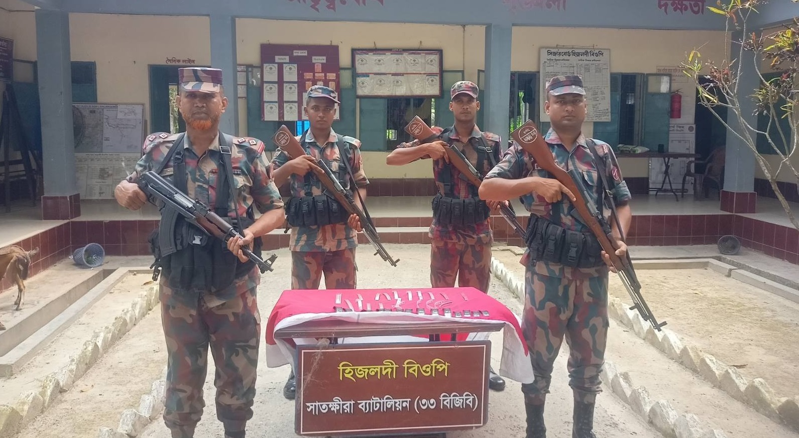 কলারোয়া সীমান্তে ২৩ লাখ টাকার চোরাচালানি মালামাল জব্দ