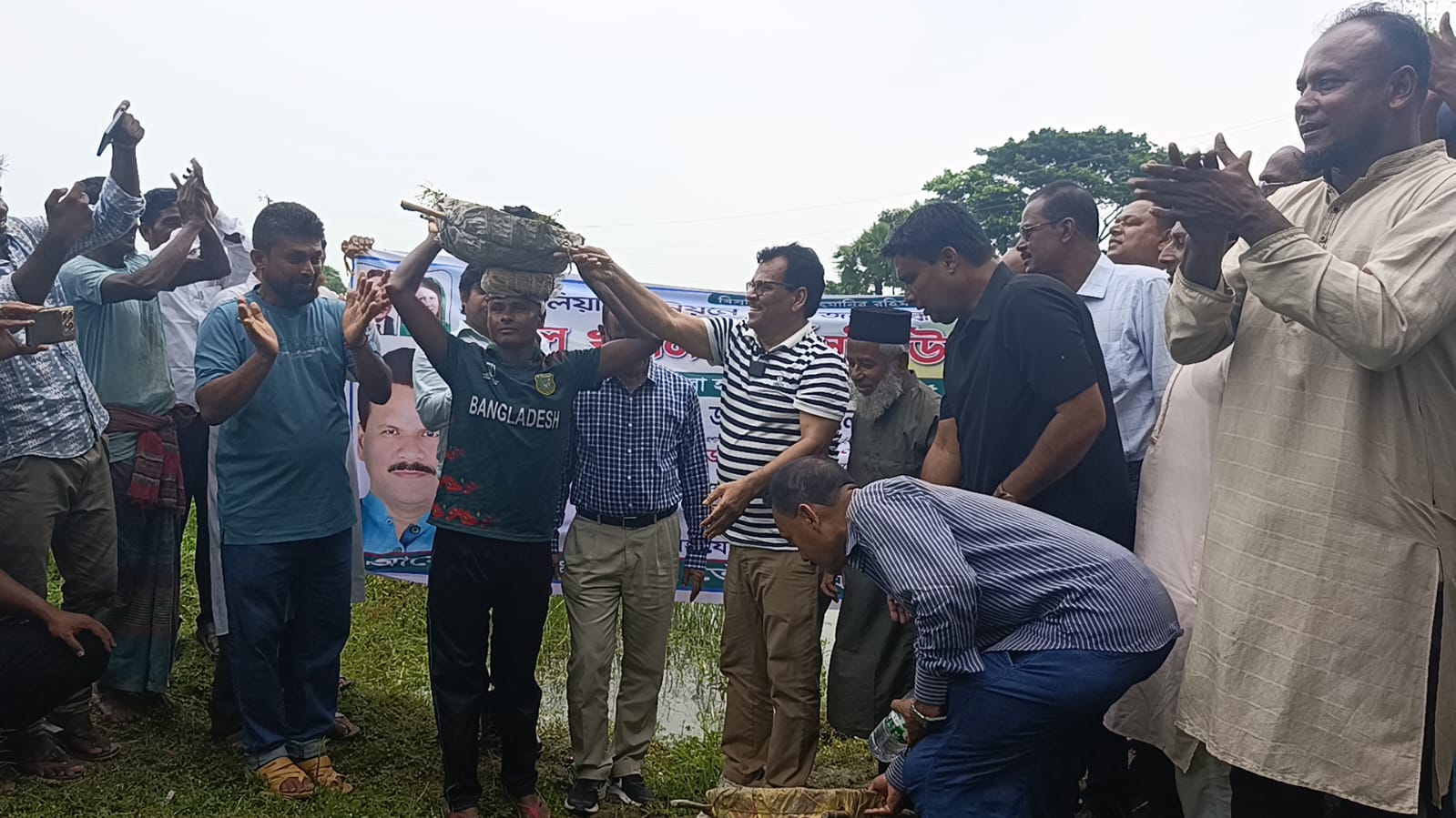 সাতক্ষীরার তালায় খাল সংস্কার ও জলাবদ্ধতা নিরসন কার্যক্রমের উদ্বোধন