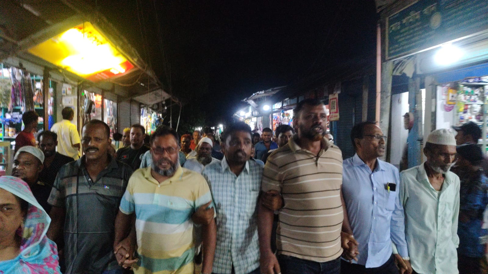আ.লীগের প্রতিষ্ঠাবার্ষিকী ঘিরে দুমকিতে বিএনপির বিক্ষোভ