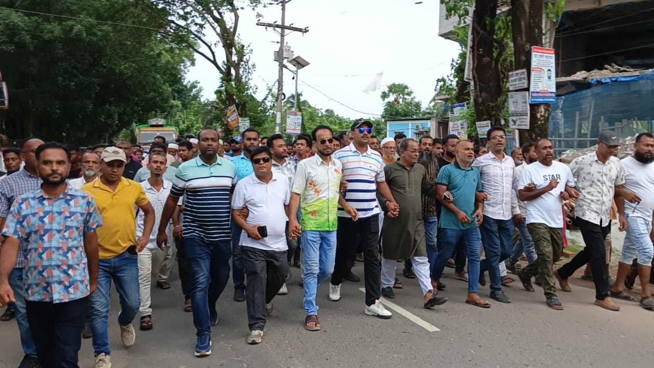 আওয়ামী লীগের নৈরাজ্যের প্রতিবাদে দুমকিতে বিক্ষোভ