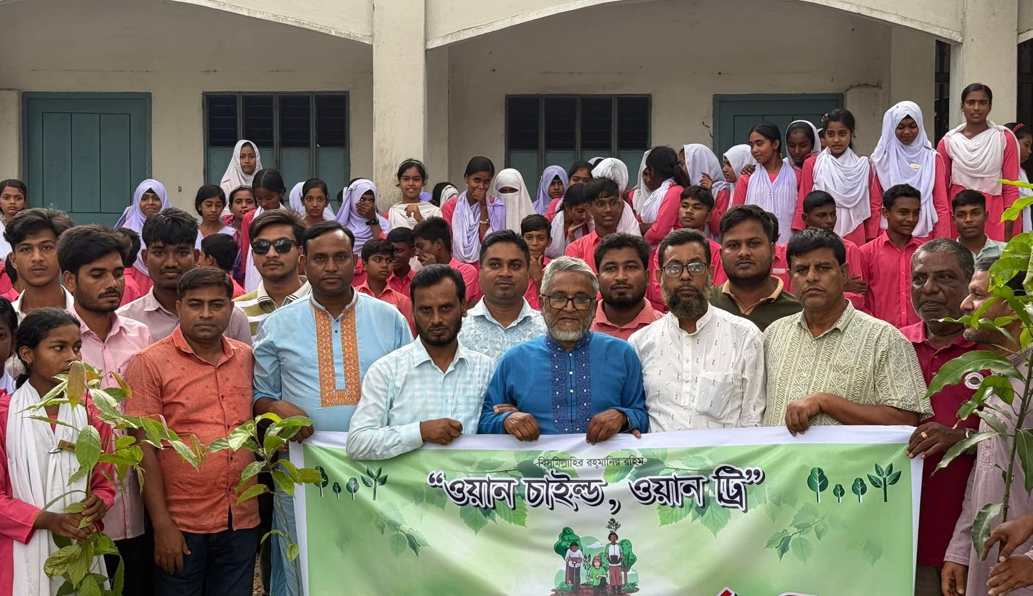 সিংড়ায় “ওয়ান চাইল্ড’ ওয়ান ট্রি” কর্মসূচির আওতায় ক্ষিদ্রবড়িয়া স্কুলে বৃক্ষরোপণ