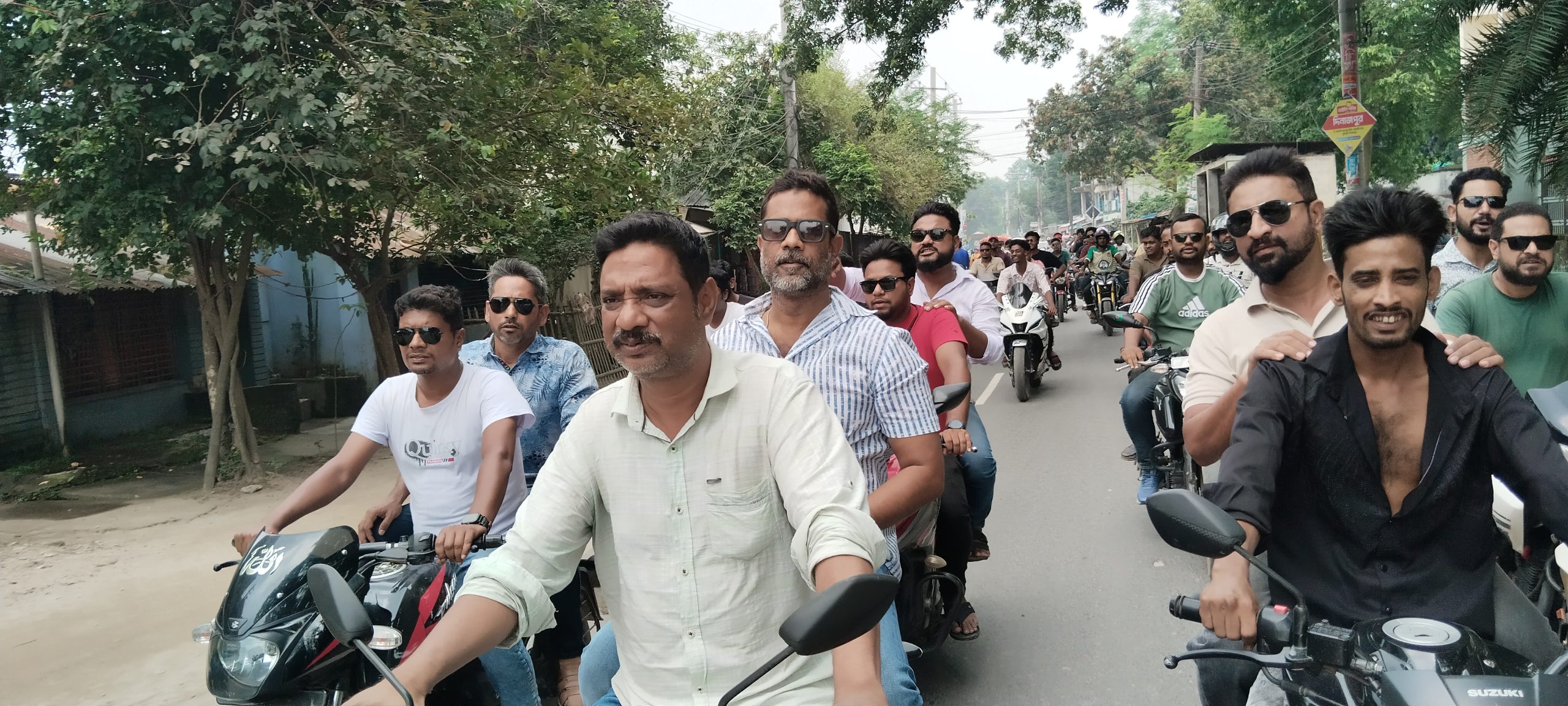 দিনাজপুরে নিষিদ্ধ ঘোষিত আওয়ামী লীগের সন্ত্রাসী কর্মকাণ্ড ও অবৈধ মিছিলের প্রতিবাদে মোটরসাইকেল শোডাউন
