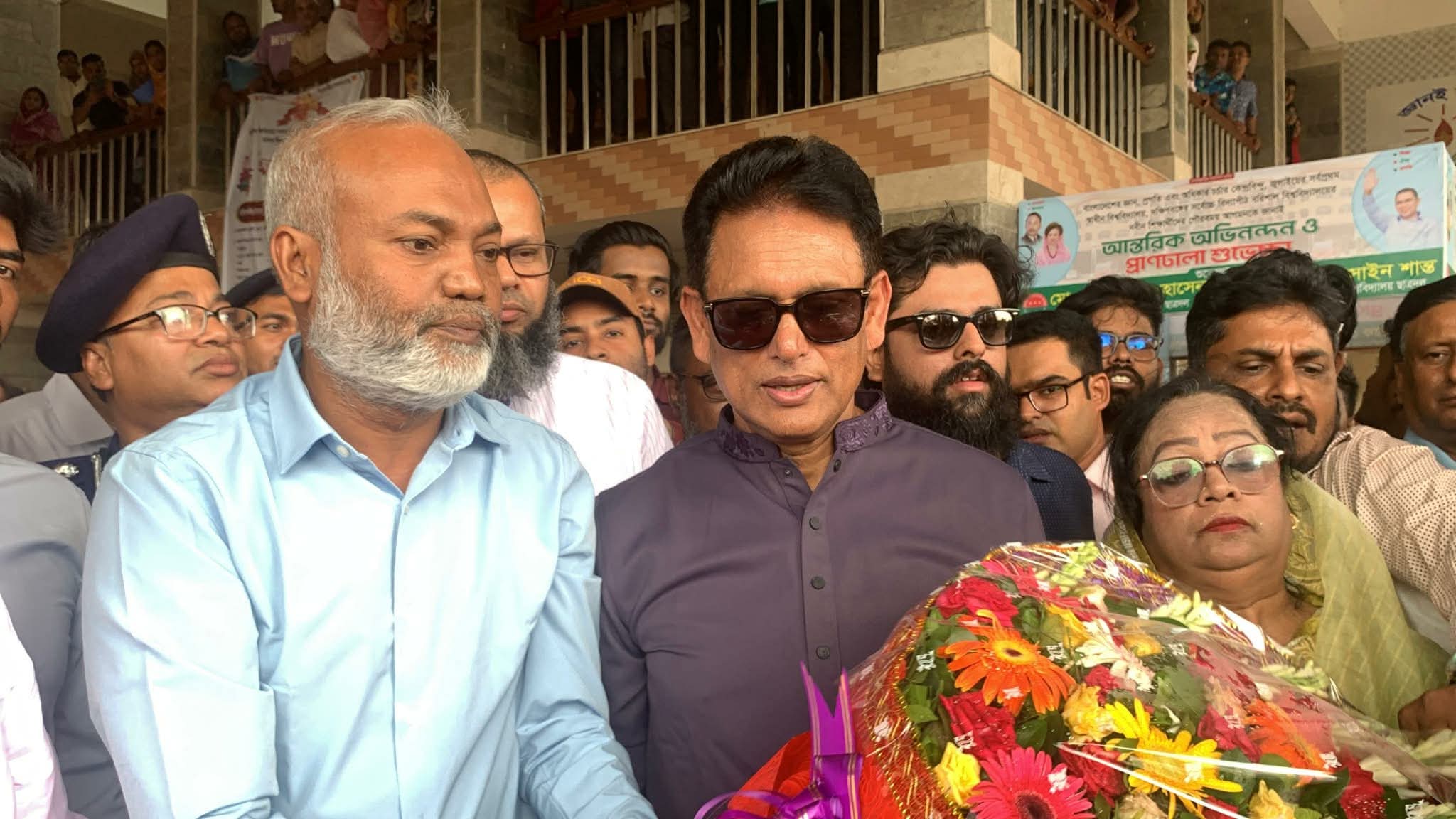 উপাচার্যের আমন্ত্রণে ববিতে শিক্ষামন্ত্রী, সংকট নিরসনে দিলেন আশ্বাস
