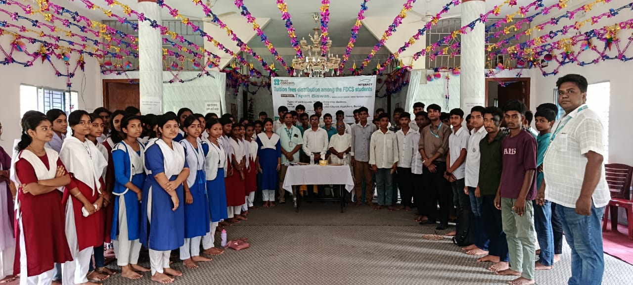 আগৈলঝাড়ায় ওয়ার্ল্ড কনসার্নের আর্থিক সহায়তা পেল ১৮৯ শিক্ষার্থী