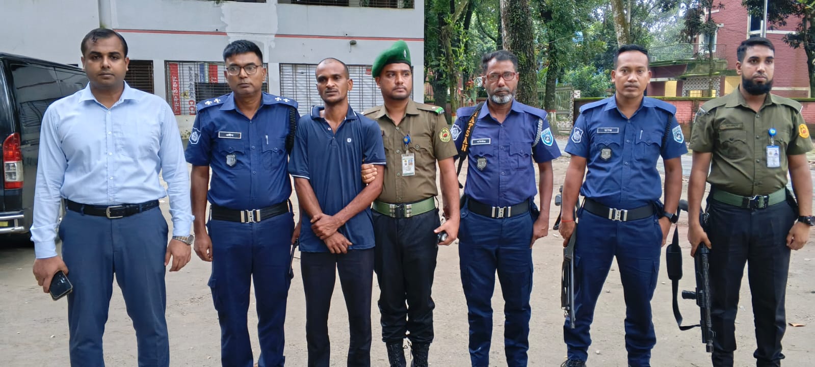 রংপুরের তারাগঞ্জে ভ্রাম্যমাণ আদালতের অভিযান: গাঁজা সেবনের দায়ে যুবকের ৩ মাসের কারাদণ্ড