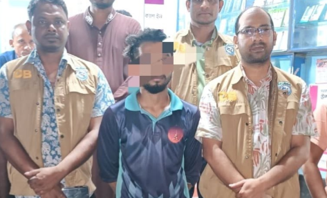 তারাগঞ্জে অনলাইন ক্যাসিনো জুয়ারি ও ভিসা জালিয়াতি চক্রের সদস্য গ্রেফতার, সরঞ্জাম জব্ধ