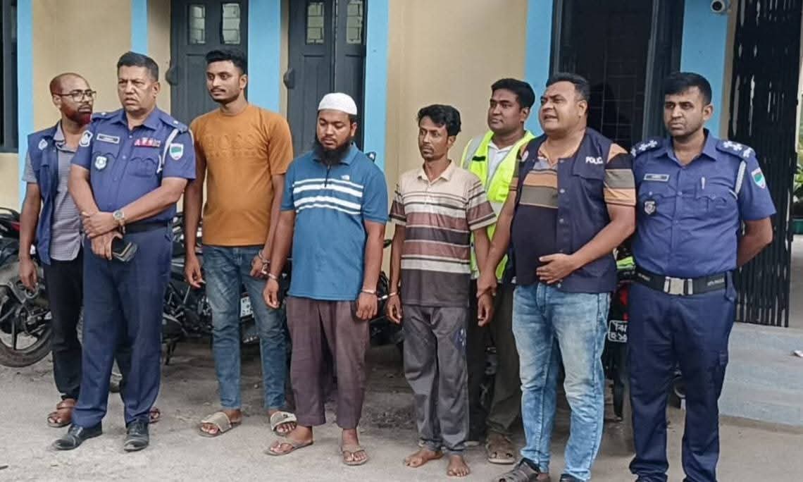 কালীগঞ্জে ৫টি চোরাই মটরসাইকেলসহ ৩ জনকে আটক
