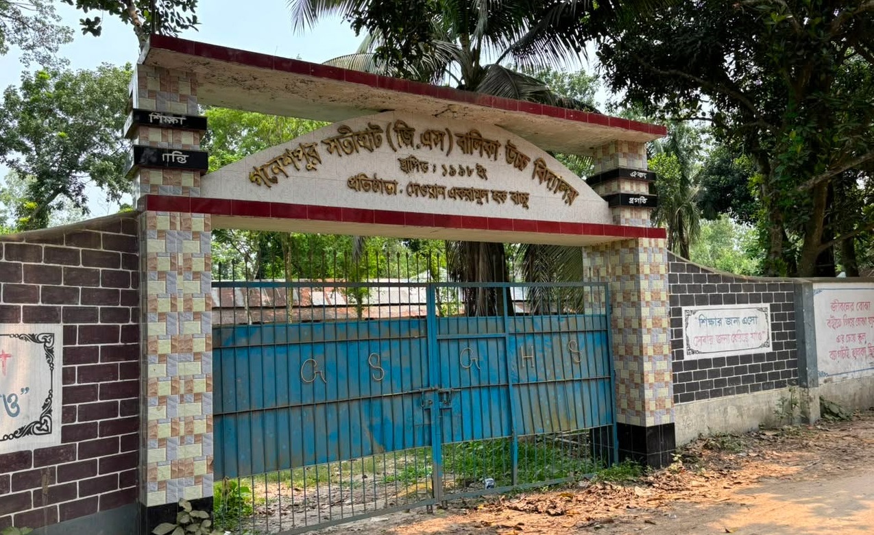 টেন্ডার ছাড়াই বিদ্যালয়ের গাছ কাটলেন সভাপতি-প্রধান শিক্ষক দম্পতি