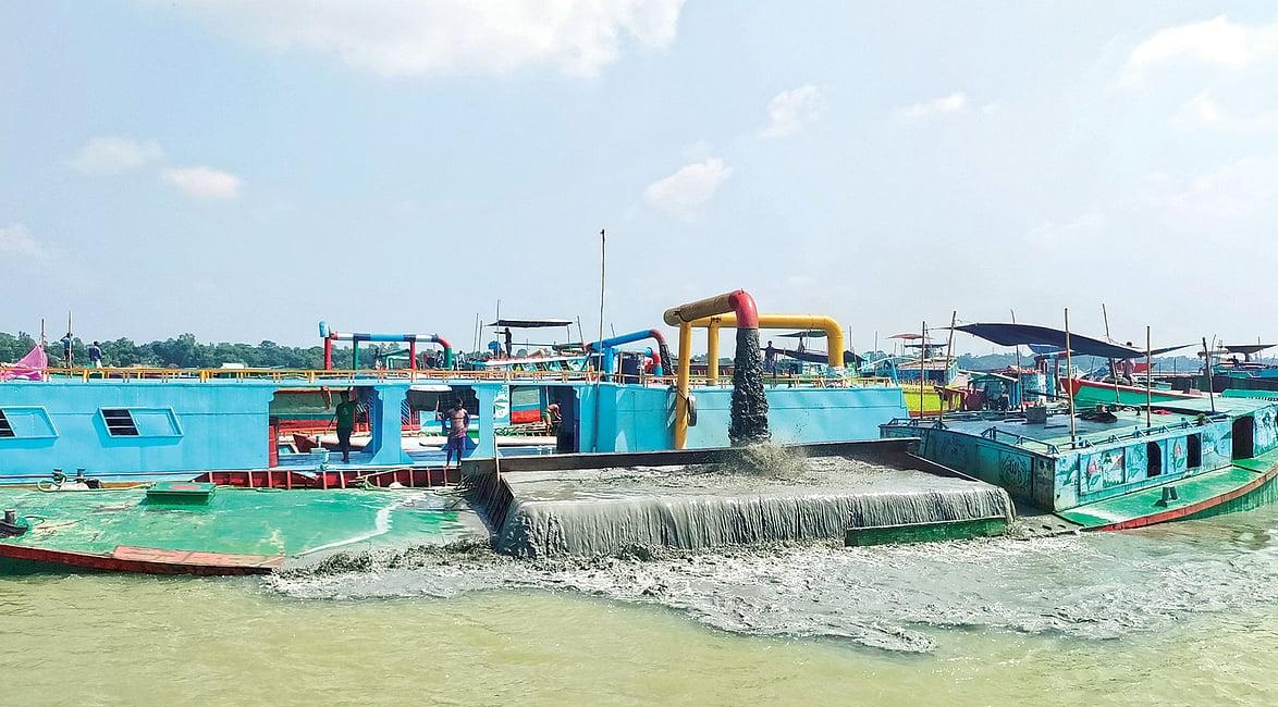 ঝালকাঠির সুগন্ধা নদীতে ফের অবৈধ বালু উত্তোলনের শঙ্কা, নদীভাঙন আতঙ্কে এলাকাবাসী