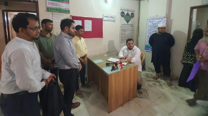 প্রটোকল ছাড়াই রাজস্ব সার্কেলে আকস্মিক পরিদর্শনে ভূমি প্রতিমন্ত্রী