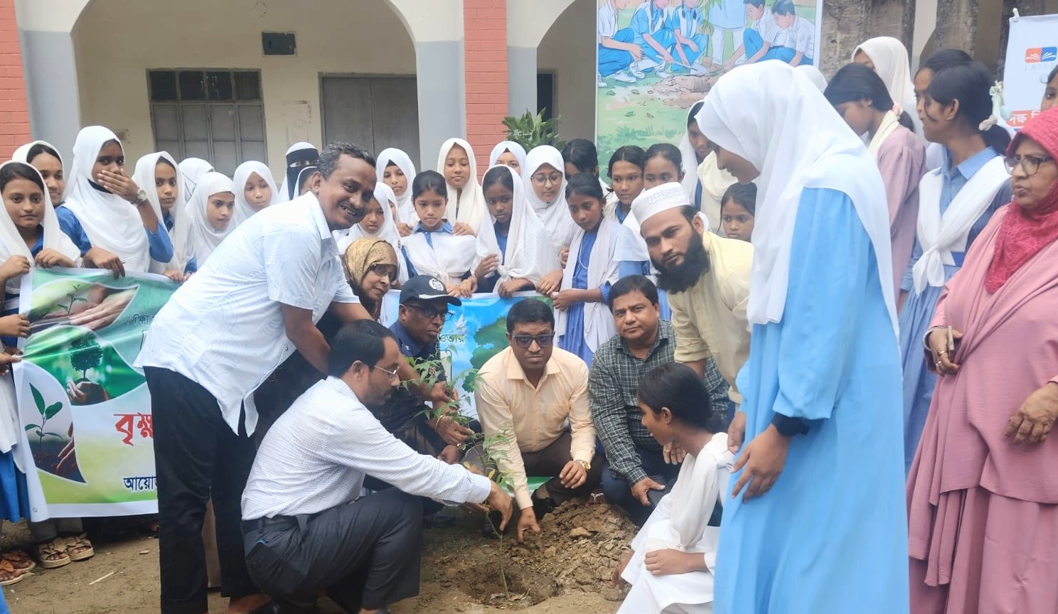 সবুজ বাংলাদেশ গড়ার প্রত্যয়ে মুরাদনগরে ‘ওয়ান চাইল্ড, ওয়ান ট্রি’ কর্মসূচি