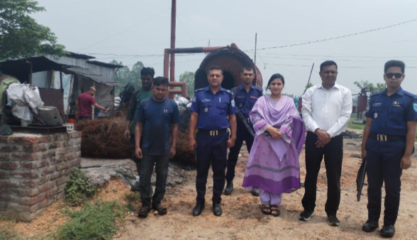তারাগঞ্জে পরিবেশ দূষণের অভিযোগে ভ্রাম্যমাণ আদালতের অভিযান, মালিককে অর্থদণ্ড