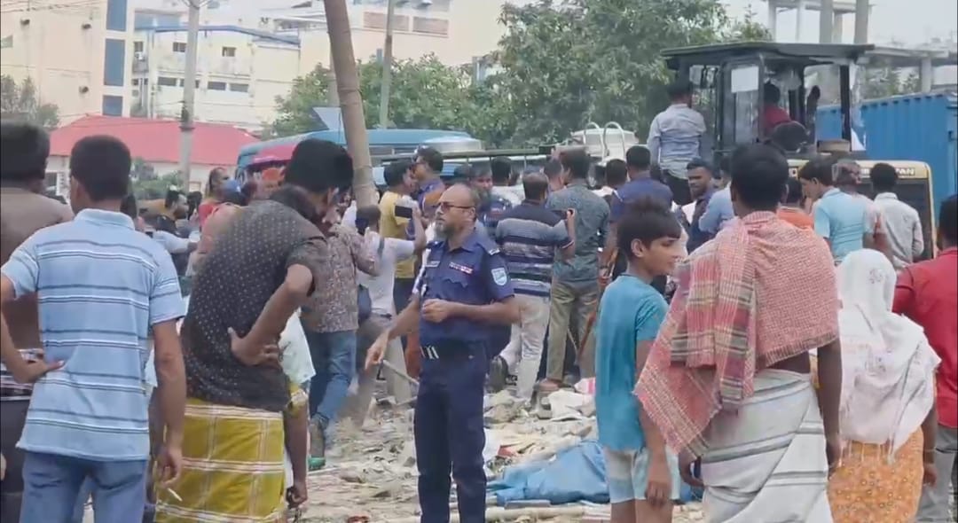 ধামরাইয়ে সওজের উচ্ছেদ অভিযানে হামলা, আহত ২