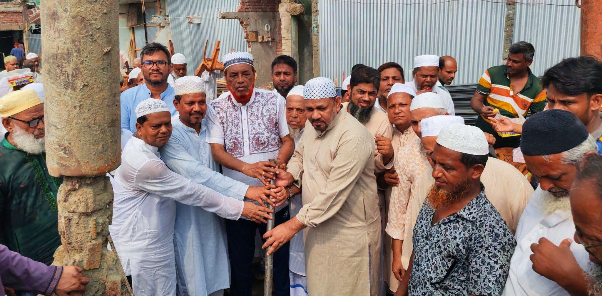 গৌরনদীতে টরকী বন্দর বহুতলা বিশিষ্ট আদর্শ জামে মসজিদের নির্মাণকাজের উদ্বোধন