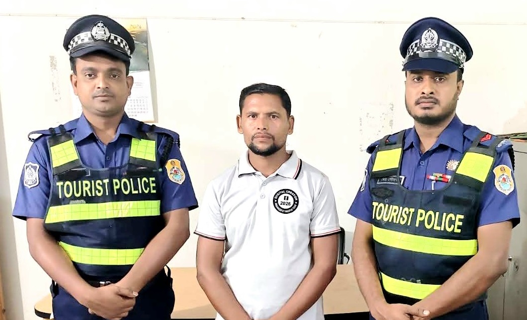 পাহাড়পুরে বিদেশি পর্যটককে হয়রানি, কন্টেন্ট ক্রিয়েটর গ্রেপ্তার