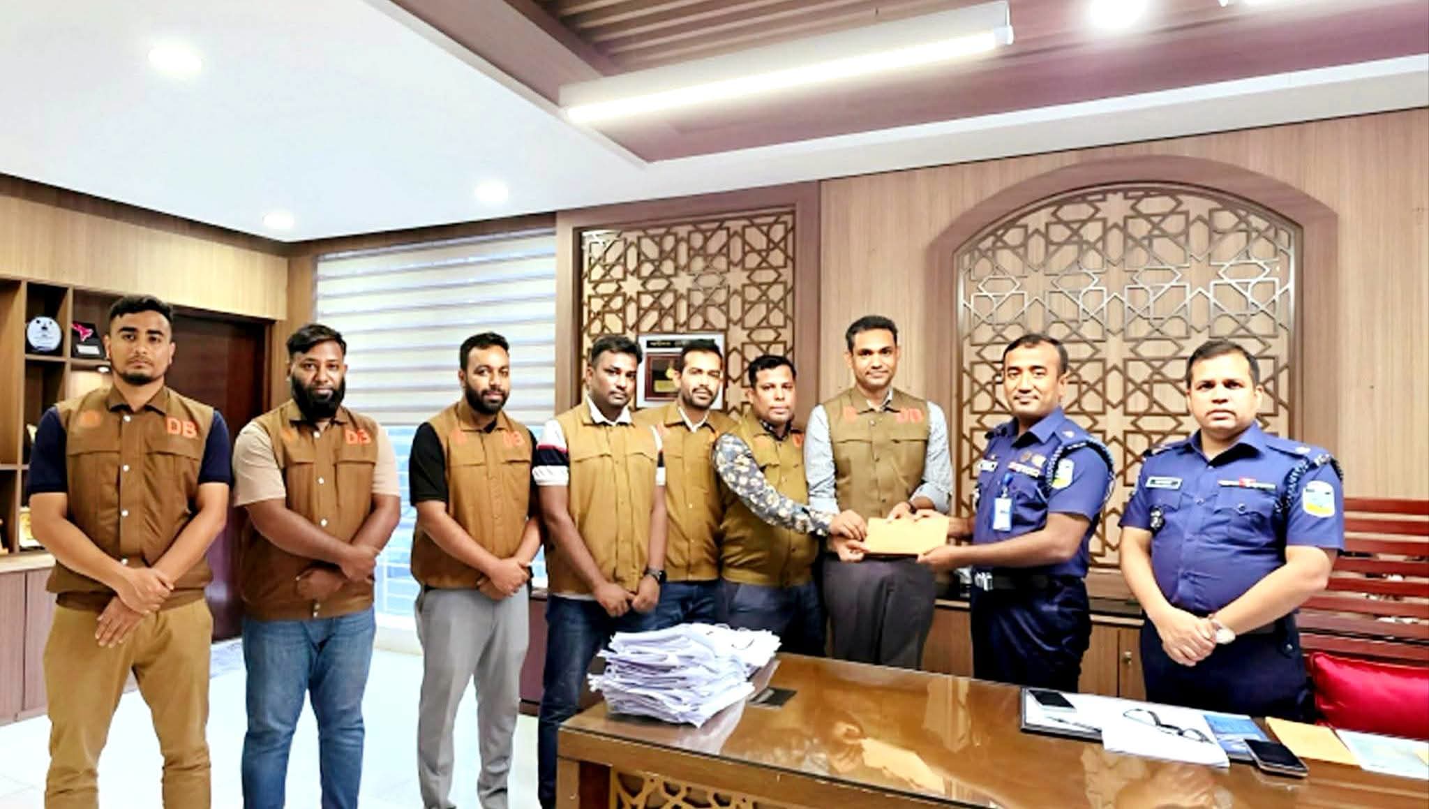 গণধর্ষণ মামলার আসামি গ্রেপ্তার, পুরস্কৃত ডিবির এলআইসি টিমকে