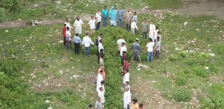 ঝালকাঠিতে মানববৃক্ষ তৈরি করে পরিবেশ দিবস উদযাপন