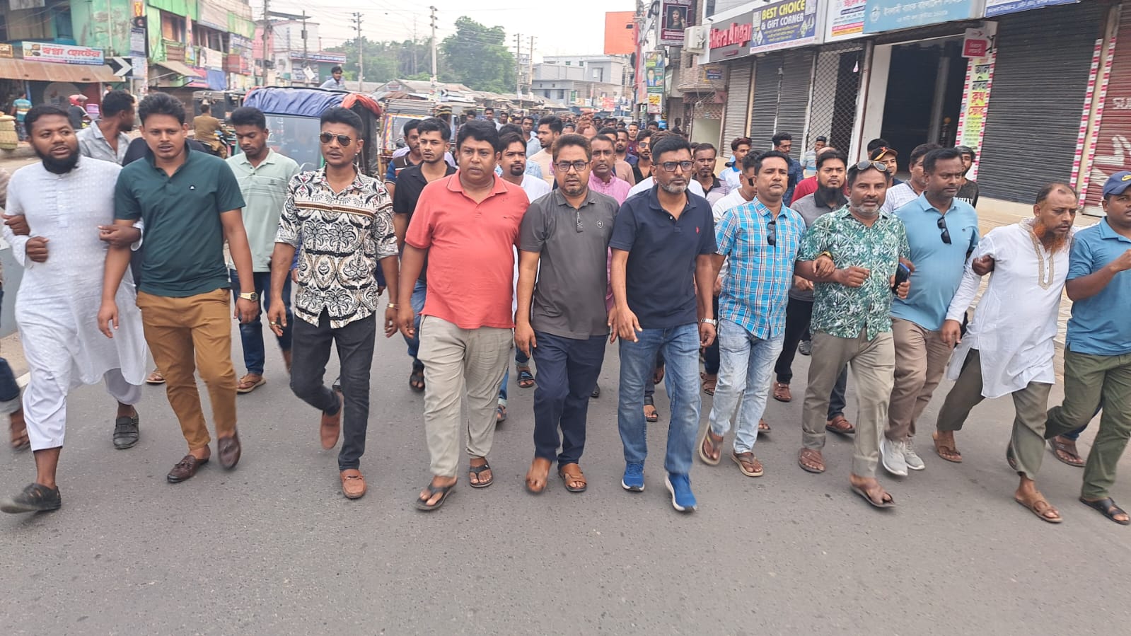 যুবদলের কেন্দ্রীয় ১৫১ সদস্য পূর্ণাঙ্গ কমিটি ঘোষণায় নড়াইলে আনন্দ মিছিল অনুষ্ঠিত