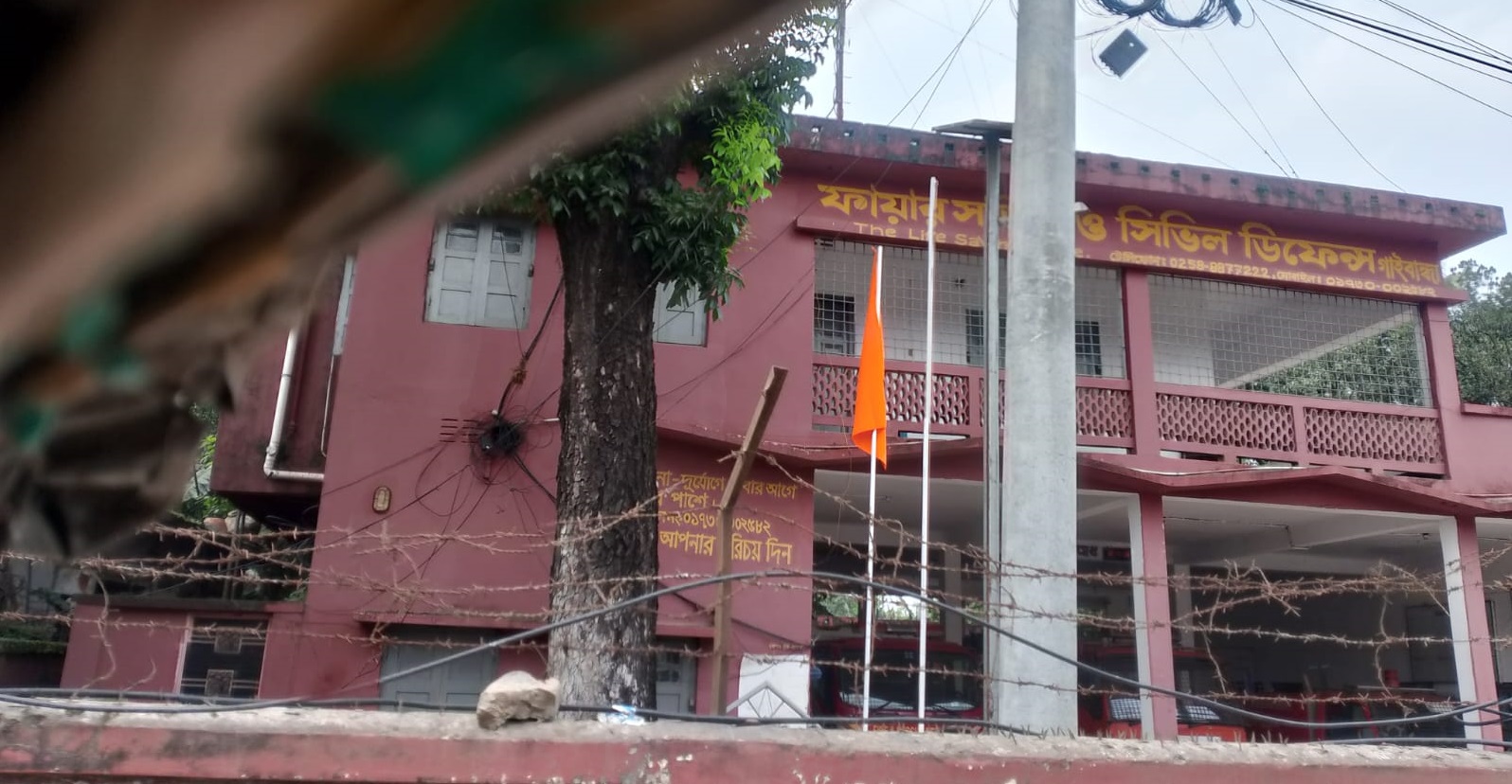 পতাকা উত্তোলন হয় না গাইবান্ধা ফায়ার সার্ভিস কার্যালয়ে, বলছেন কর্মকর্তারা