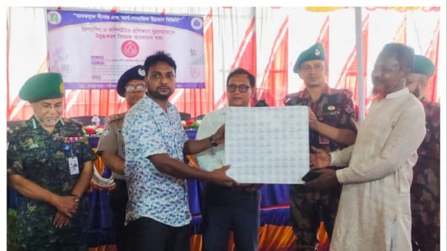 পত্নীতলা ব্যাটালিয়নের আয়োজনে ফ্রিল্যান্সিং ও কম্পিউটার প্রশিক্ষণের সনদপত্র বিতরণ