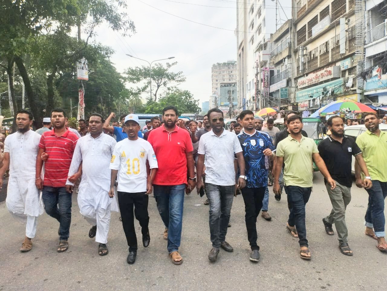 আওয়ামীলীগের নৈরাজ্যের বিরুদ্ধে নিউমার্কেট থানা যুবদলের মিছিল